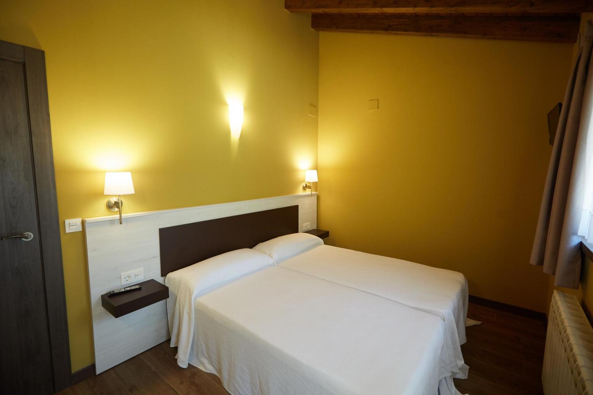 Apartamentos Rurales Casa La Piedra Collía Extérieur photo